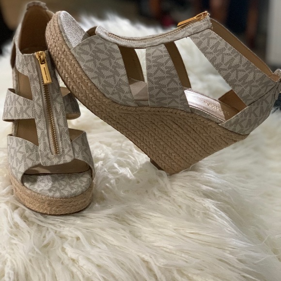 Michael Kors - Picture 1 of 6